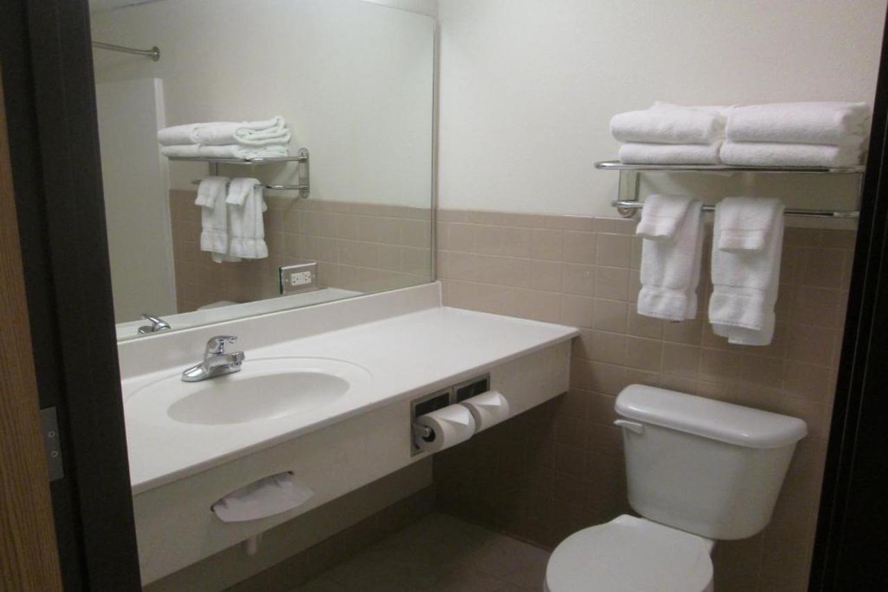 Americinn By Wyndham Charlevoix Esterno foto