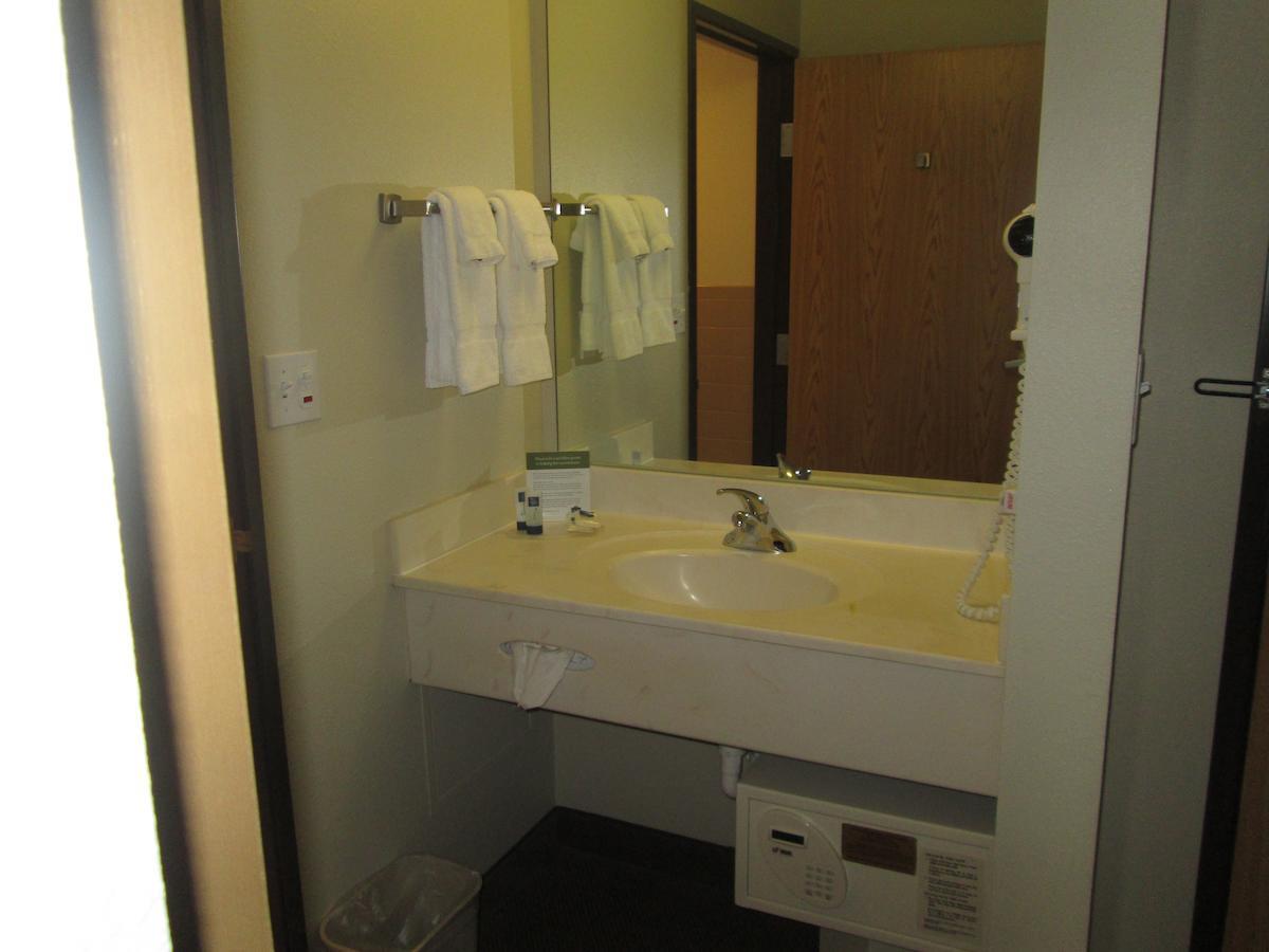 Americinn By Wyndham Charlevoix Esterno foto