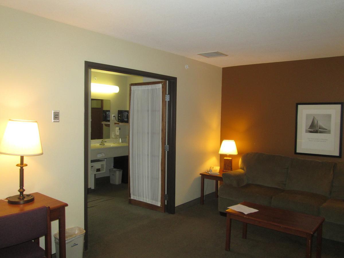 Americinn By Wyndham Charlevoix Esterno foto