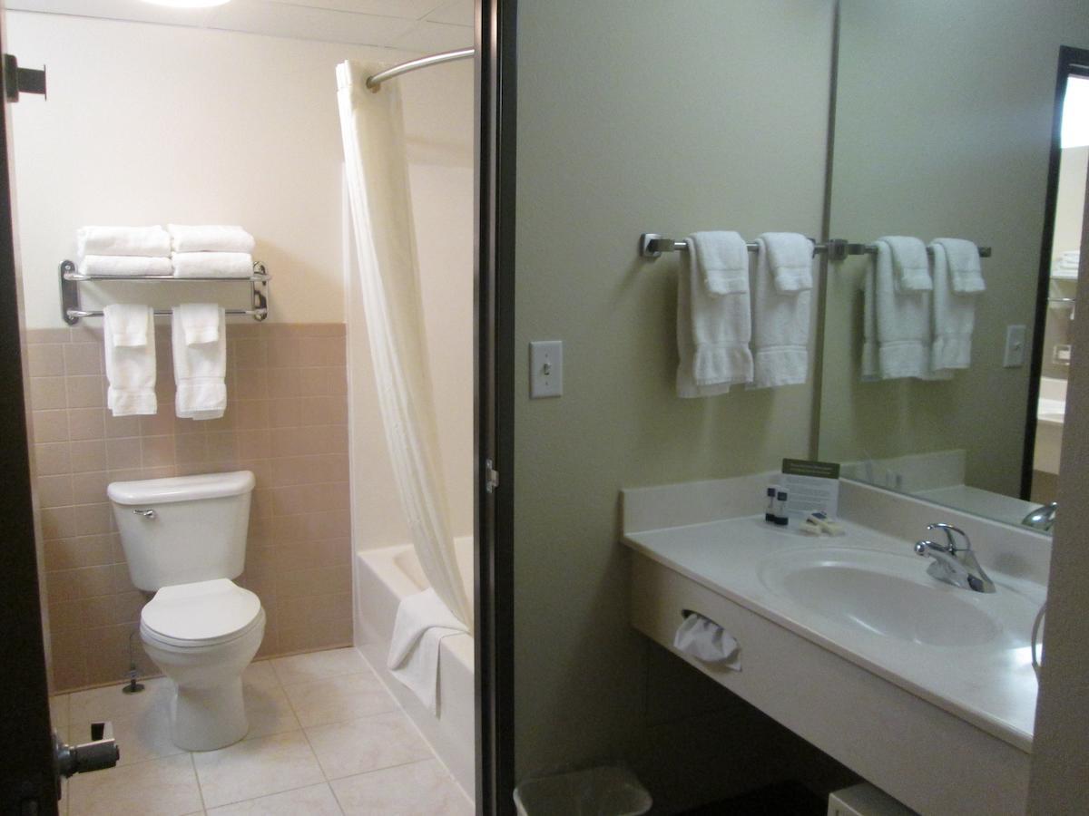 Americinn By Wyndham Charlevoix Esterno foto