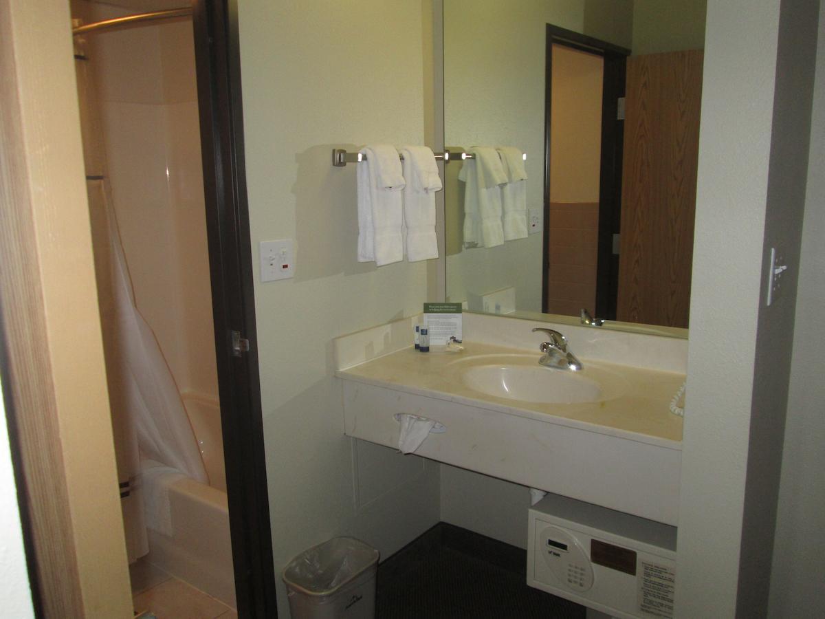 Americinn By Wyndham Charlevoix Esterno foto