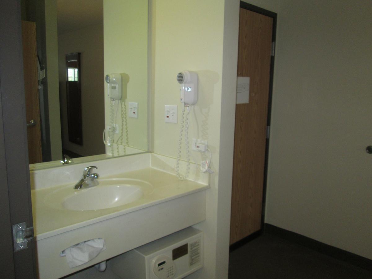 Americinn By Wyndham Charlevoix Esterno foto